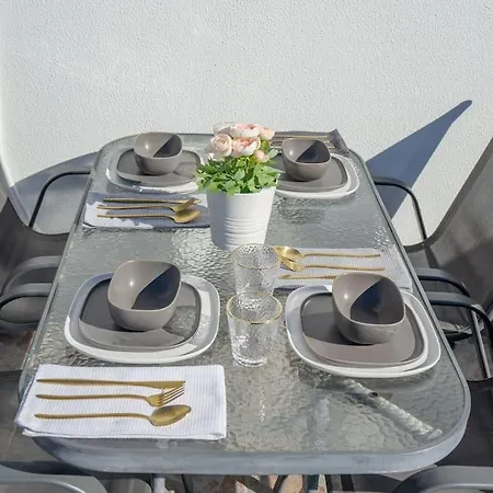 The Owl Gazi 1 Bdrm Penthouse Apartment